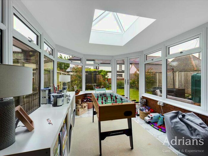 3 Bedroom Semi-Detached House For Sale In Bridge Croft, Howe Street, Chelmsford, CM3