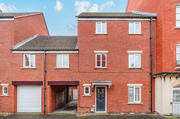 5 Bedroom Terraced House For Sale In Zakopane Road, Swindon, Wiltshire, SN25