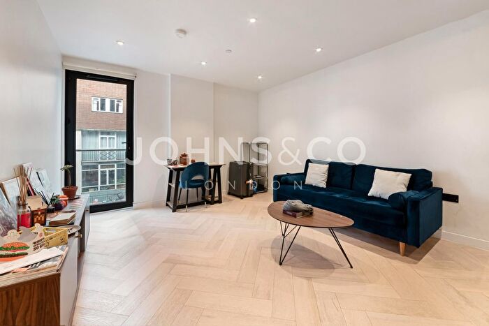 3 Bedroom Flat To Rent In Luxe Tower, Dock Street, E1