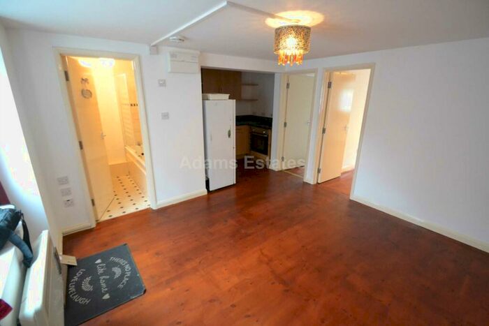 2 Bedroom Flat To Rent In Watlington Street, Reading, RG1