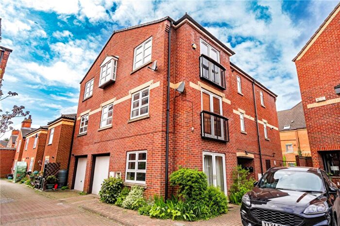 1 Bedroom Flat For Sale In Wellowgate Mews, Grimsby, DN32
