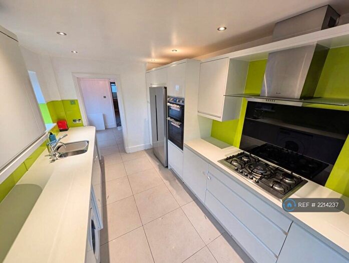 3 Bedroom Semi-Detached House To Rent In Beachcroft Road, Wirral, CH47