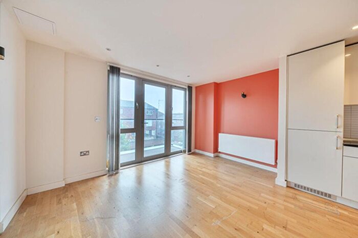 1 Bedroom Flat For Sale In Elthorne Road, Kinver House, N19
