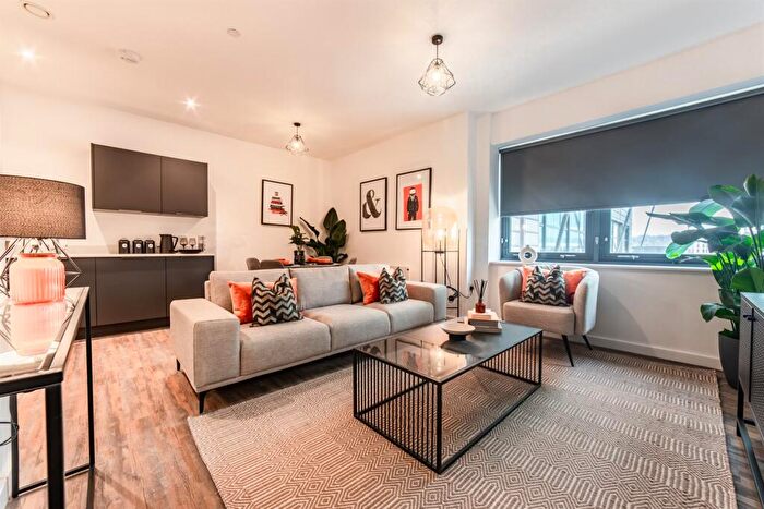 Apartment To Rent In Iron Yard, S1