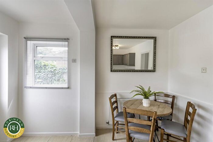 2 Bedroom Semi-Detached House For Sale In Crompton Avenue, Doncaster, DN5