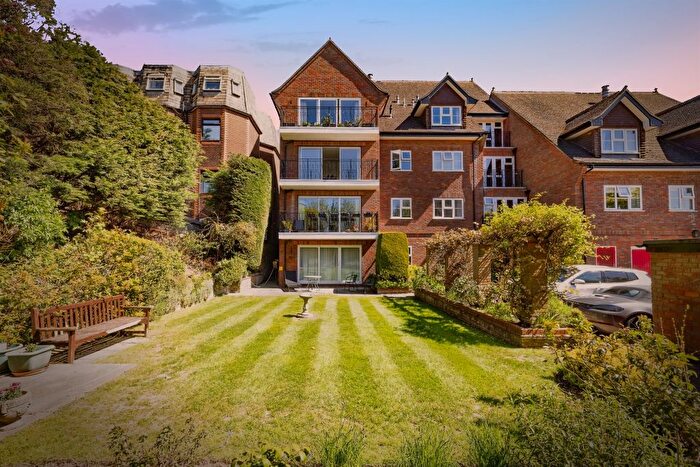 2 Bedroom Flat For Sale In Chorleywood Close, Rickmansworth, WD3