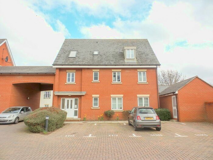 2 Bedroom Flat To Rent In Priory Chase, Rayleigh, SS6