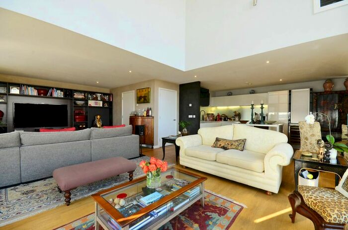 2 Bedroom Flat To Rent In Hardwicks Square, Wandsworth, London, SW18