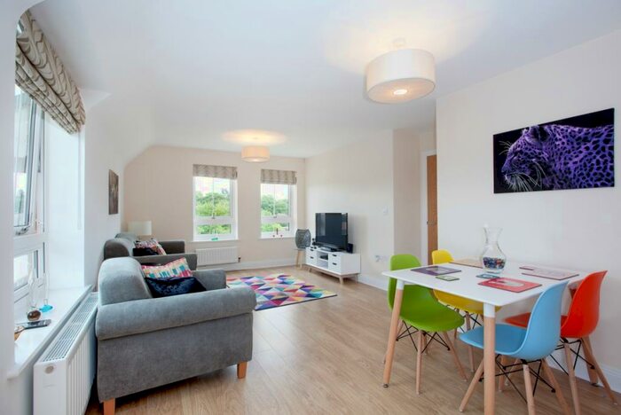 2 Bedroom Apartment To Rent In Kingfisher Drive Maidenhead, SL6