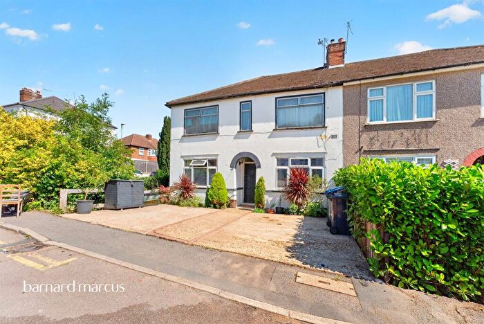2 Bedroom Maisonette For Sale In Marlborough Gardens, London, N20