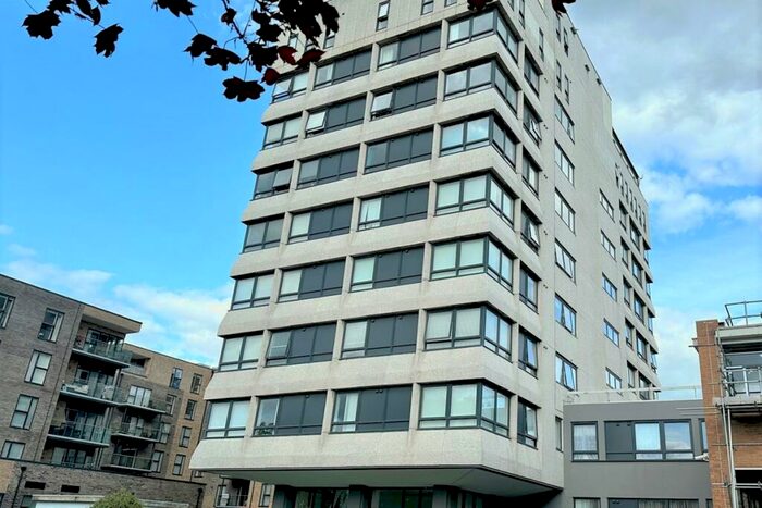 2 Bedroom Apartment For Sale In The Causeway, Worthing, West Sussex, BN12