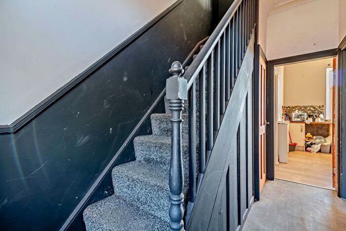 3 Bedroom Terraced House For Sale In Beverley Terrace, Halifax, HX3