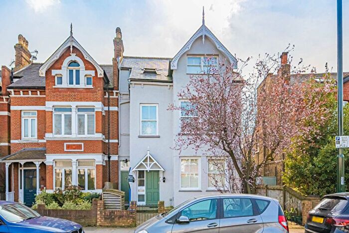 2 Bedroom Flat To Rent In St. Margarets Road, St Margarets, Twickenham, TW1