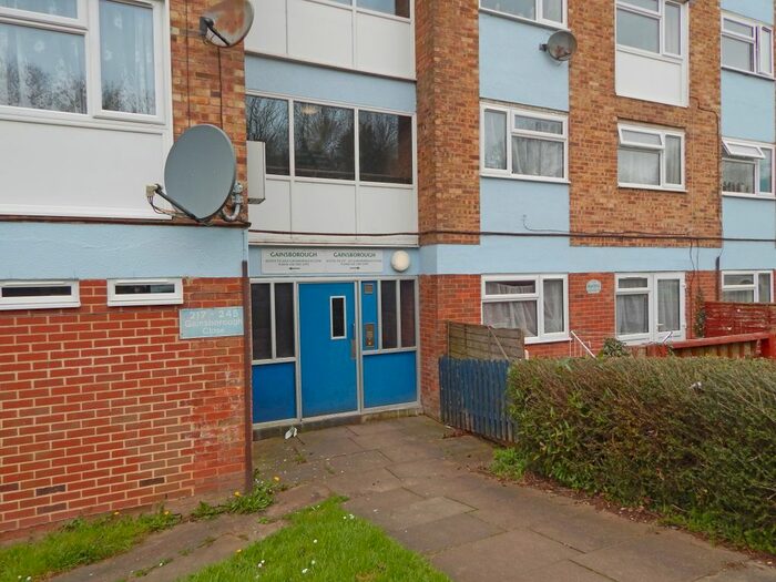 2 Bedroom Flat To Rent In Gainsborough Close, Salisbury, Wiltshire SP2