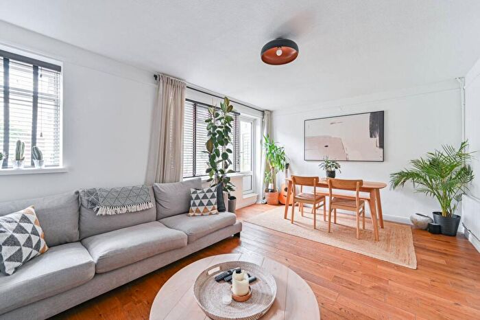 3 Bedroom Flat To Rent In Lawn Terrace, Blackheath, London, SE3