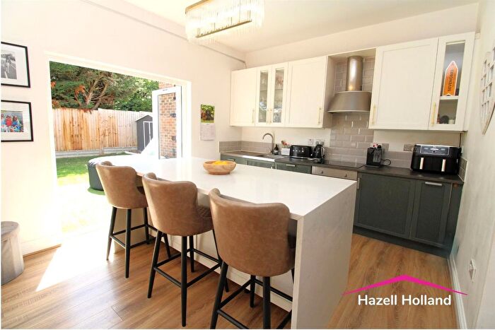4 Bedroom Detached House For Sale In Mill Road, Dartford, DA2