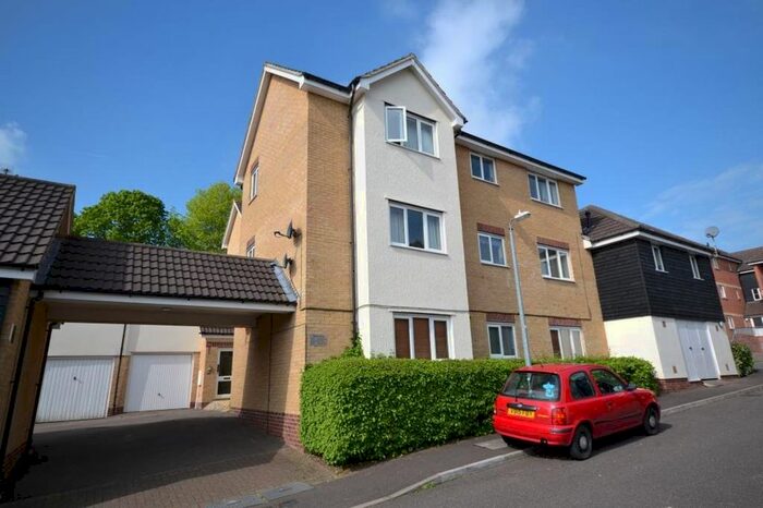 2 Bedroom Flat To Rent In Harris Green, Dunmow, CM6