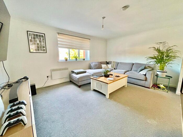 1 Bedroom Flat To Rent In The Foxgloves, Hedge End, Southampton, SO30