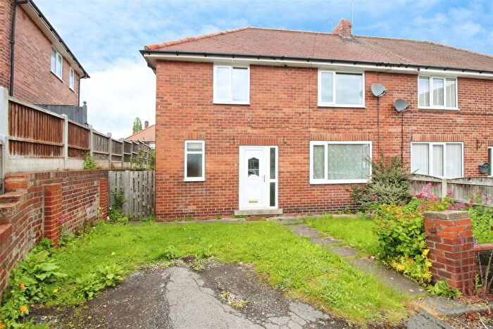 3 Bedroom Semi-Detached House For Sale In Brigshaw Drive, Allerton Bywater, WF10