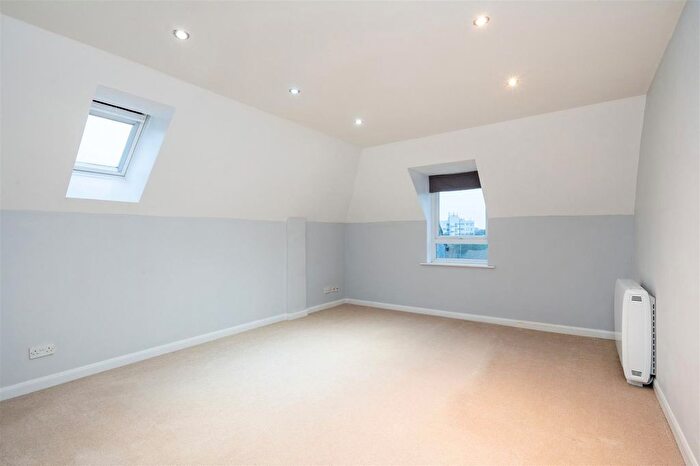 1 Bedroom Flat To Rent In Madison Court, A West Hill, SW15