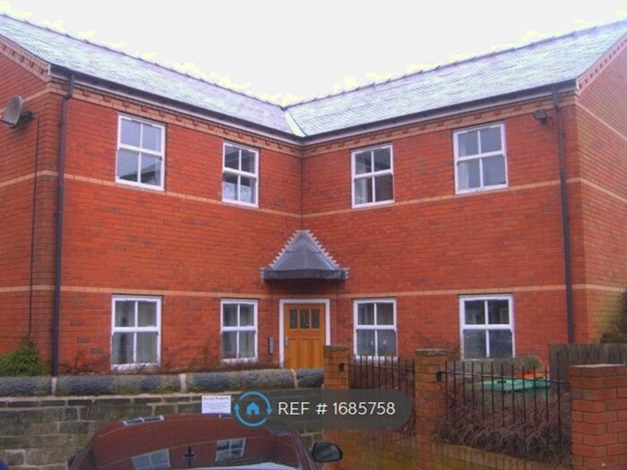 3 Bedroom Flat To Rent In St. Michaels Crescent, Leeds, LS6