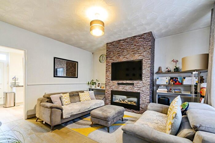 3 Bedroom End Of Terrace House For Sale In Bowgreave Avenue, Bolton, Greater Manchester, BL2