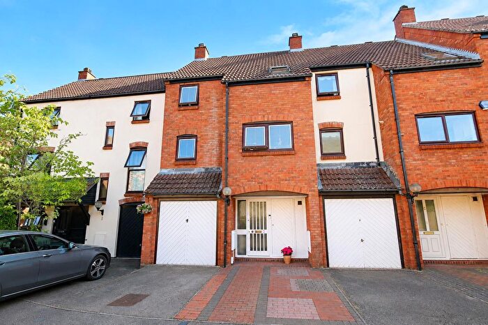 4 Bedroom Town House For Sale In Robert Gybson Way, Norwich, NR3
