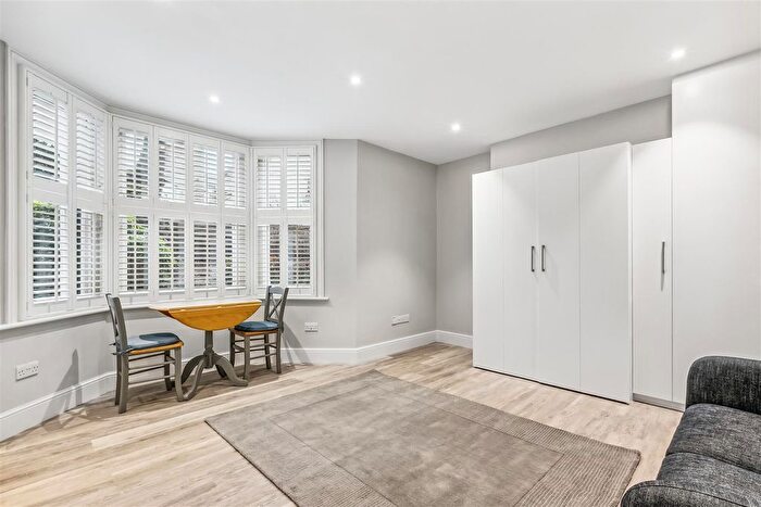 Studio To Rent In Edith Road, London, W14