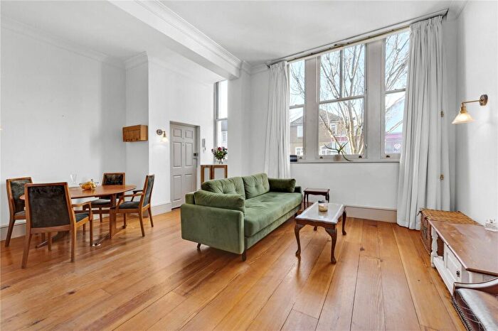 2 Bedroom Apartment To Rent In Bridge Road, East Molesey, Surrey, KT8