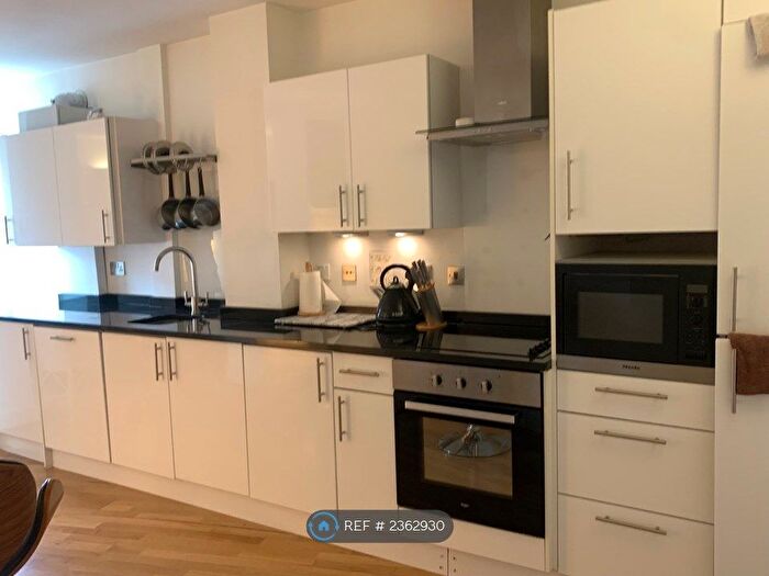 1 Bedroom Flat To Rent In Goswell Road, London, EC1V