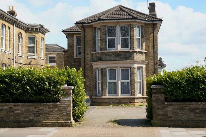 2 Bedroom Flat To Rent In The Avenue Flat, SO17