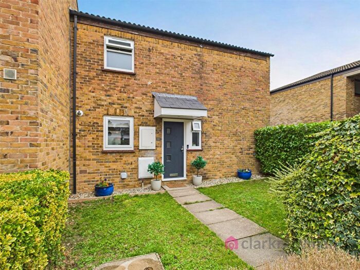 3 Bedroom End Terrace House For Sale In Hull Grove, Harlow, CM19