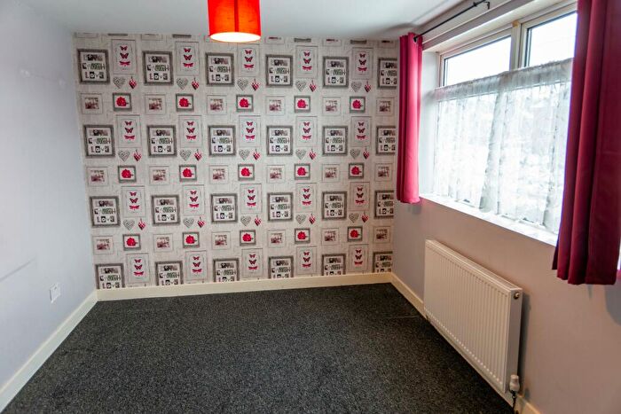 2 Bedroom Semi-Detached House For Sale In Kentmere Avenue, Leeds, LS14