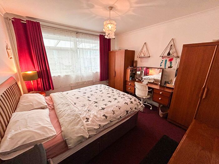 2 Bedroom Semi-detached Bungalow For Sale In Cardinals Drive, Pagham, PO21