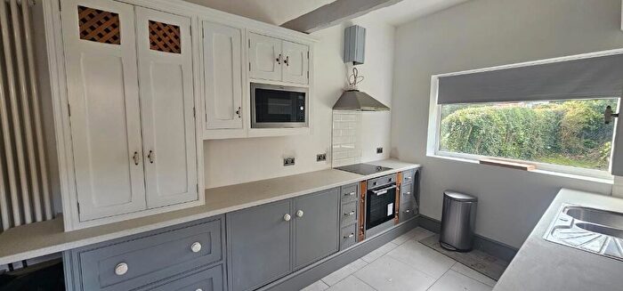 2 Bedroom Flat To Rent In Shaftesbury Avenue, Leeds, West Yorkshire, LS8