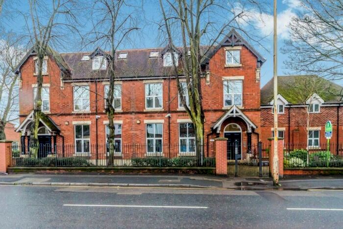 2 Bedroom Flat To Rent In St. James's Road, Dudley, West Midlands, DY1