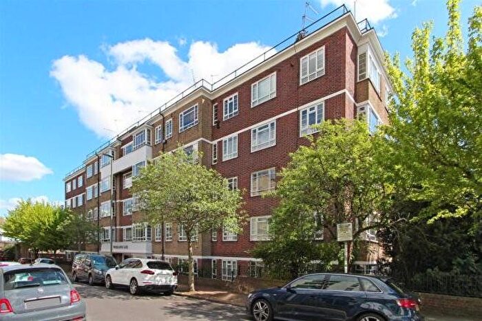 1 Bedroom Flat To Rent In Woodlands Gate, Woodlands Way, SW15