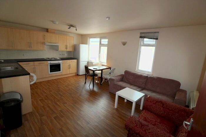 3 Bedroom Flat To Rent In Waterloo Road, Winton, Bournemouth, BH9