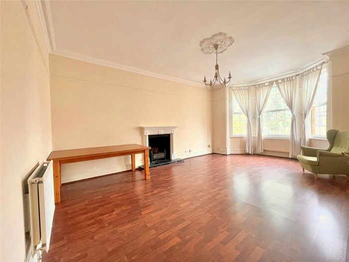 2 Bedroom Flat To Rent In Woodville Gardens, Ealing, London, W5