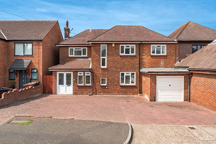 6 Bedroom Semi-Detached House For Sale In Hunt Road, Northfleet, Gravesend, Kent, DA11