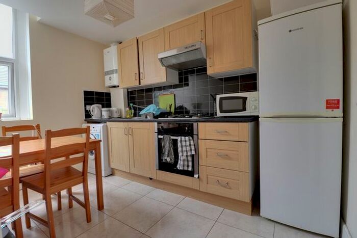 2 Bedroom Flat To Rent In Amersham Road, London, SE14