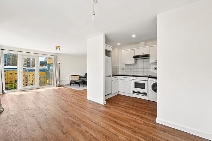 2 Bedroom Flat To Rent In Fonda Court, Premiere Place, London, E14