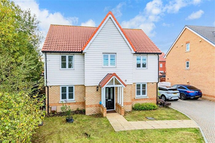 4 Bedroom Detached House For Sale In Dunnock Drive, Chattenden, Rochester, Kent, ME3