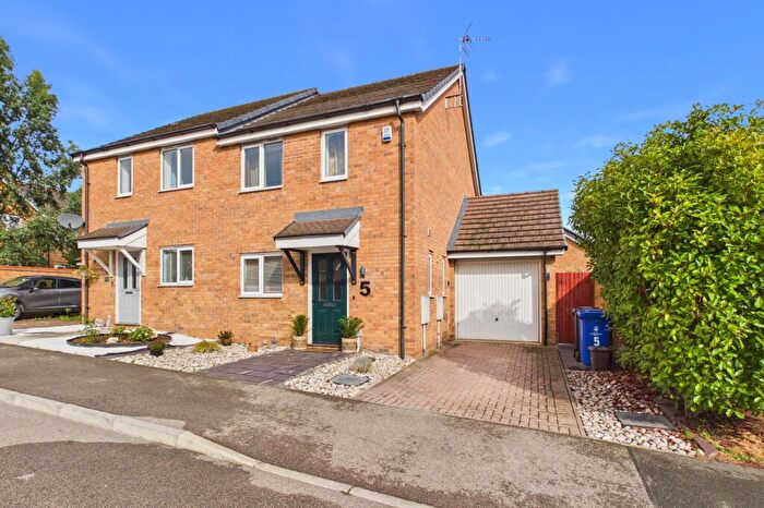 3 Bedroom Semi-Detached House For Sale In Blake Close, Towcester, NN12
