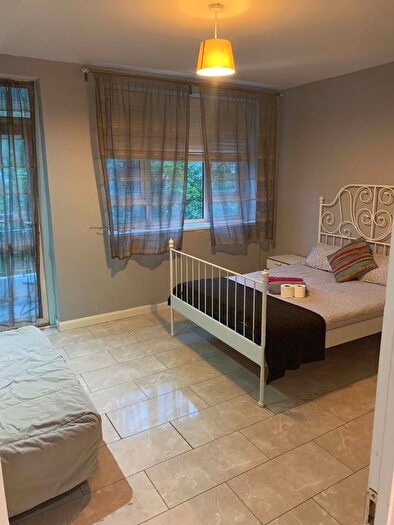 3 Bedroom Flat To Rent In Lowood Street, London, E1