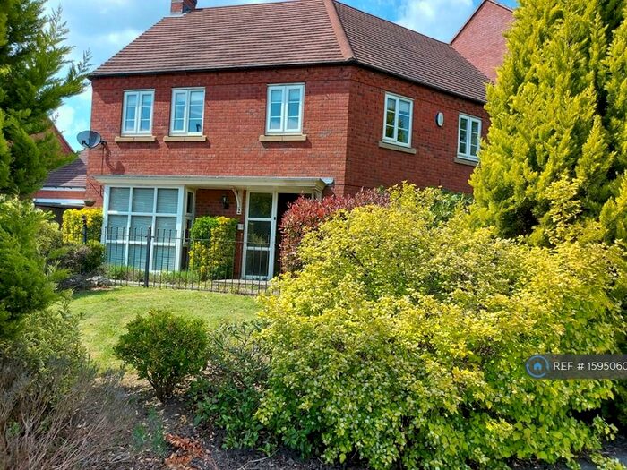 4 Bedroom Detached House To Rent In Westminster Drive, Swadlincote, DE11