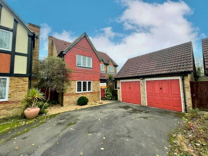 4 Bedroom Detached House To Rent In Cranwell Close, Shenley Brook End, Milton Keynes MK5
