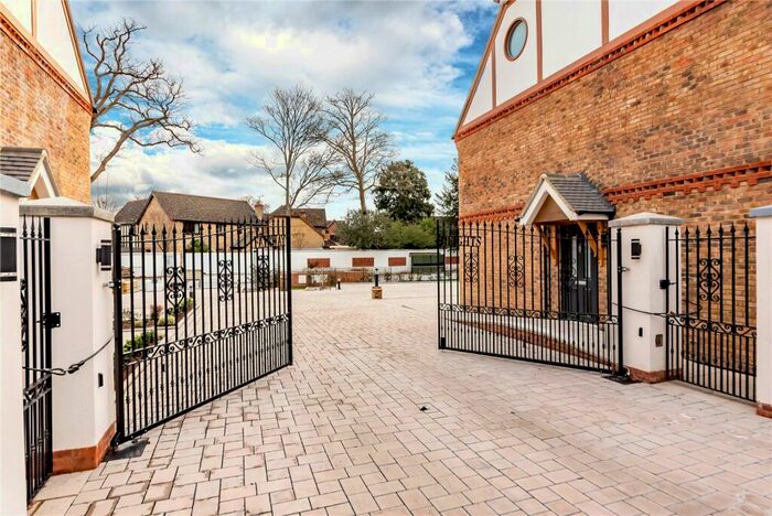 2 Bedroom Apartment To Rent In Fairway Heights, Fleet, GU51