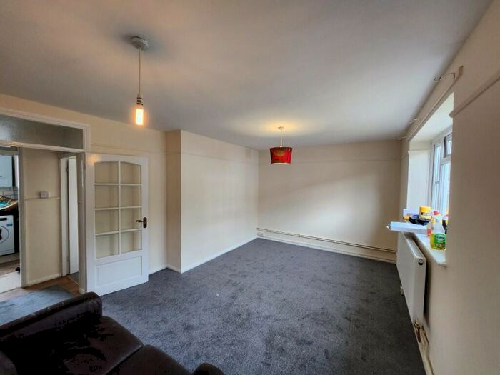 2 Bedroom Flat To Rent In Campshill Road, London, SE13