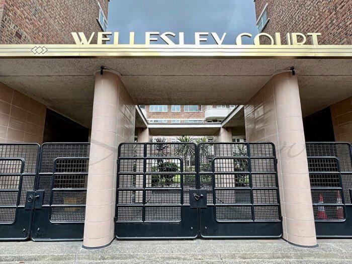 2 Bedroom Flat To Rent In Wellesley Court, Maida Vale, W9